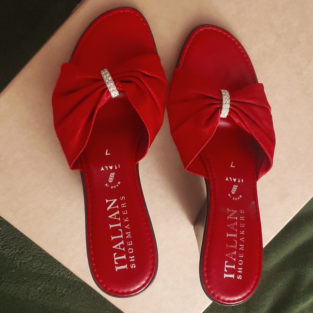 Italian Shoemakers size 7 red shoe